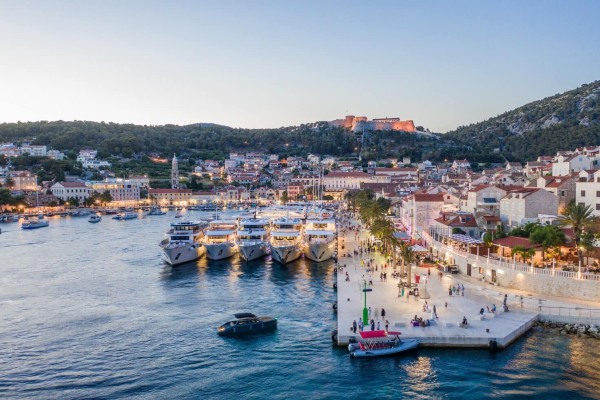 «Just Hvar. Просто Хвар» (7 ночей на морі в Хорватії)
