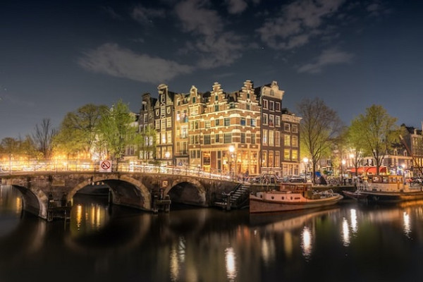 «Подаруй собі Amsterdam!»