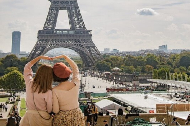 «Выпускной у Эйфелевой башни!»